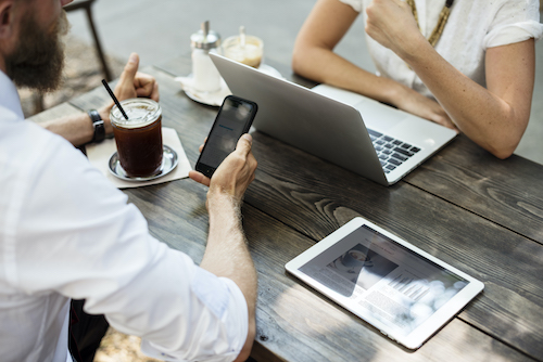 cafe-laptop-outdoor-fiber