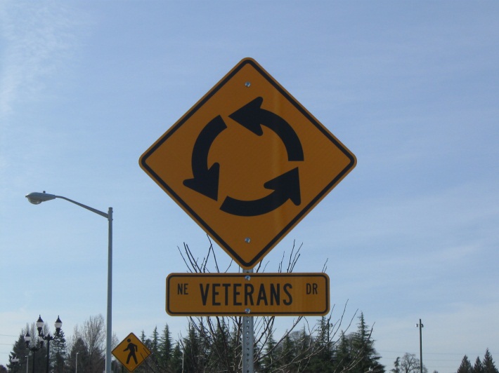 Photo of veterans drive roundabout sign