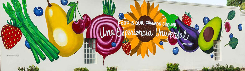 Downtown mural "Food is our common ground. Una Experiencia Universal"